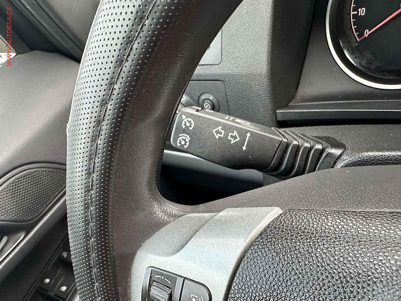 Opel Zafira (2009) 1.6i, AC, tažné - fotka 13 z 18