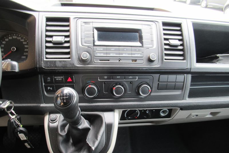 Volkswagen Transporter T6 2.0 TDI KLIMA 9 MÍST - fotka 11 z 31