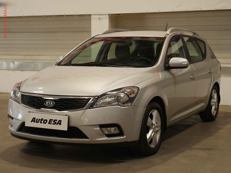 Kia Ceed (2010) 1.6 CRDI, 2.maj,ČR, AC, temp. - fotka 3 z 18