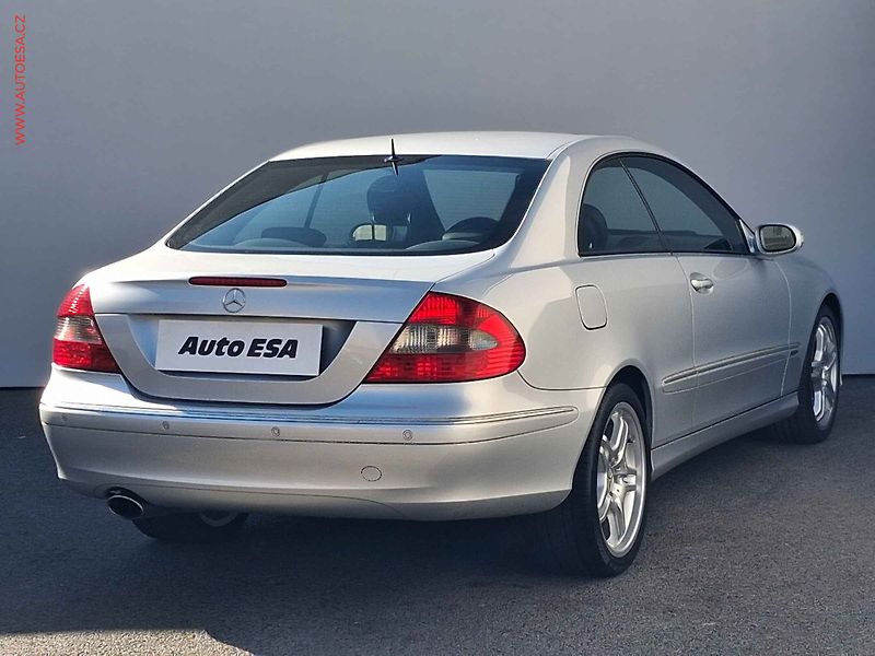 Mercedes-Benz CLK (2006) 3.5 V6, 1.maj, AT, bixe - fotka 4 z 19