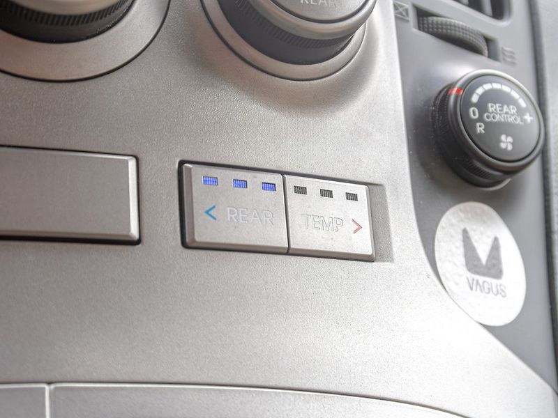 Hyundai H 1 (2015) ČR 2.5D 125KW mat – 8 SEDADEL - fotka 27 z 48