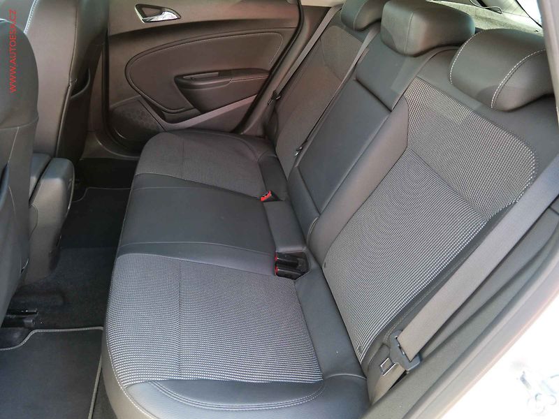 Opel Astra (2013) 1.4 T, ČR, AC, xenon, navi - fotka 10 z 23