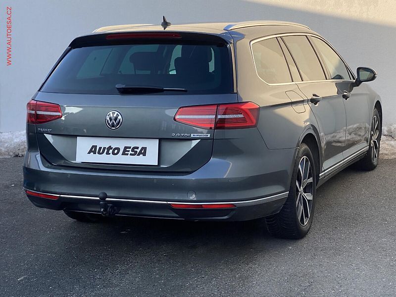 Volkswagen Passat (2016) 2.0 TDi, Highline, Webasto - fotka 4 z 17