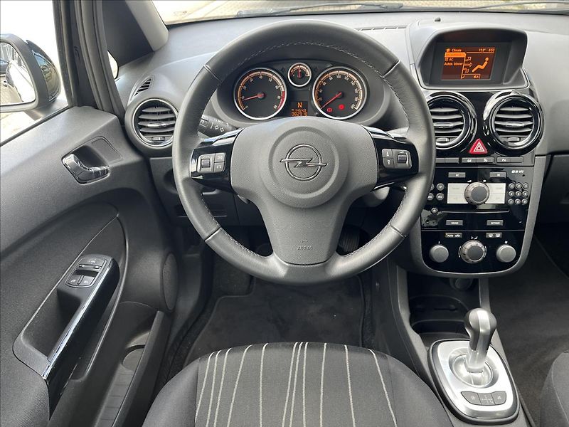 Opel Corsa 1,2 16V  Edition 111 AT - fotka 10 z 30