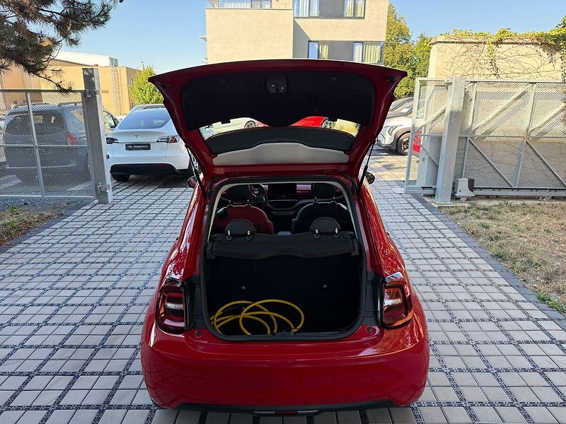 Fiat 500 (2023) RED 70kW Kamera - fotka 30 z 34