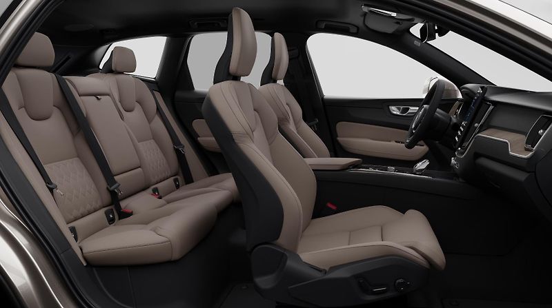 Volvo XC60 (2026) B5 AWD PLUS BRIGHT AUT - fotka 12 z 13