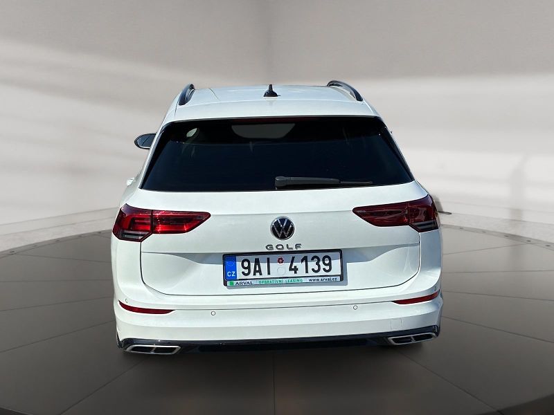 Volkswagen Golf Variant (2022) R-LINE 1.5TSI 110kW CZ DPH - fotka 5 z 11