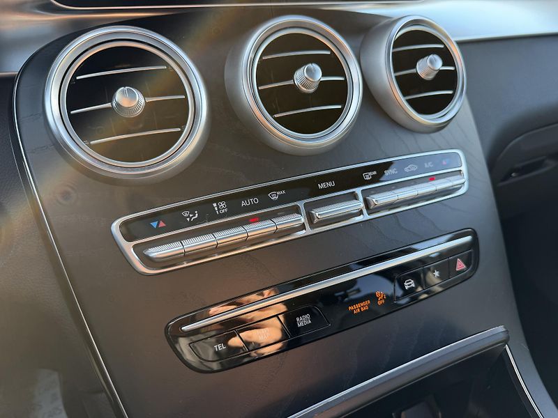 Mercedes-Benz GLC 63 AMG 4MATIC+ PANORAMA NAVI - fotka 24 z 38