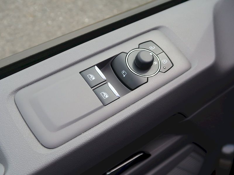 Volkswagen Caravelle (2026) LIFE 2.0TDI 125KW 4x4 DSG 8MÍS - fotka 14 z 31