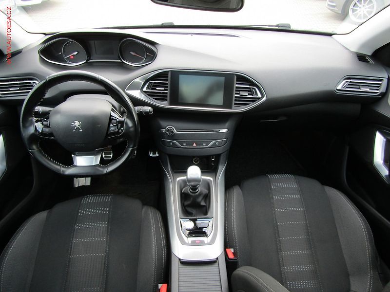 Peugeot 308 (2016) 2.0HDi, Xenon - fotka 8 z 18
