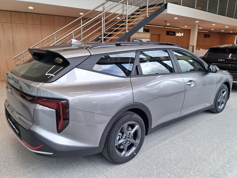 Kia K4 Sportswagon (2026) 1,6 T-GDi GPF 7DCT SPIN 110 KW - fotka 7 z 10