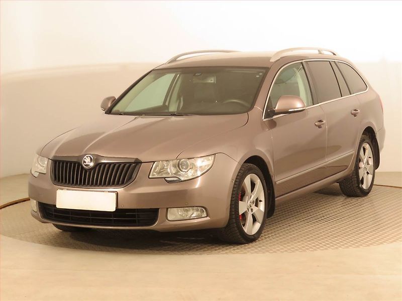 Škoda Superb (2010) 2.0 TDI, 4X4, Navi, Xenony - fotka 2 z 15