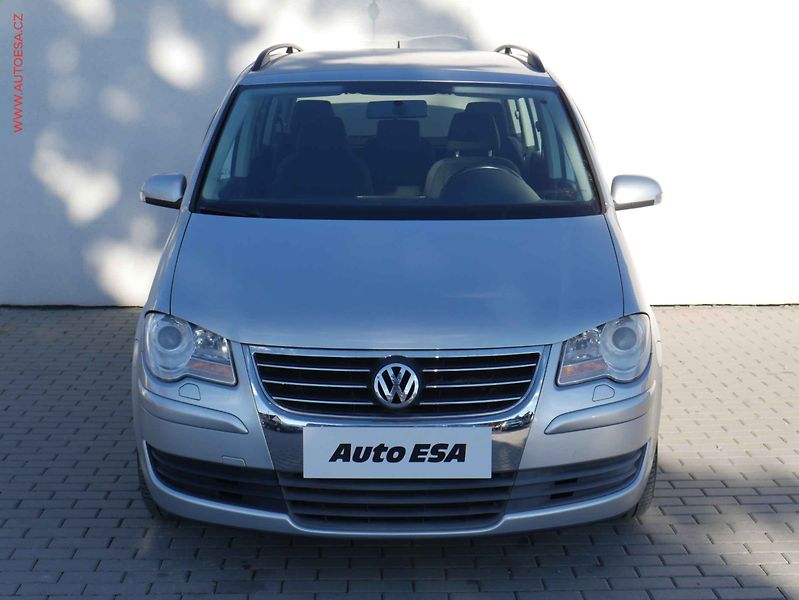Volkswagen Touran (2009) 1.4TSi, AC, xenon - fotka 2 z 14