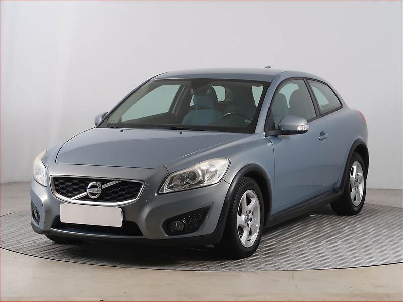 Volvo C30 (2011) 1.6 i, Tempomat, Park. senzory - fotka 2 z 15