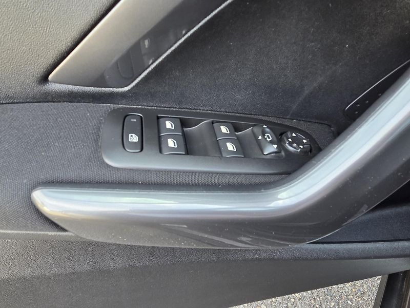 Peugeot 2008 (2019) 1.2 PT 110 ALLURE EAT6 - fotka 22 z 25