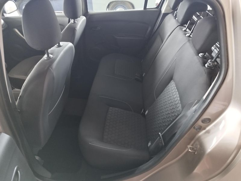 Dacia Logan (2014) 1,5DCi 66KW NAVI KLIMA TAŽNÝ - fotka 15 z 31
