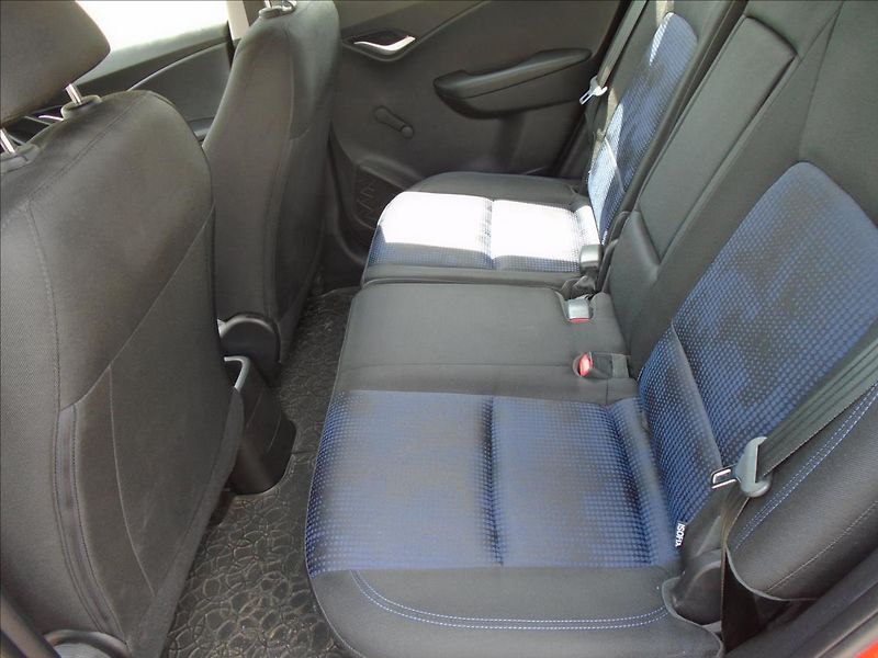 Hyundai ix20 1,6 - fotka 12 z 24