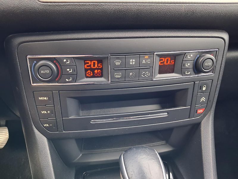 Citroën C5 (2016) 2,0HDi EXCLUSIVE TOP VÝBAVA ! - fotka 35 z 52