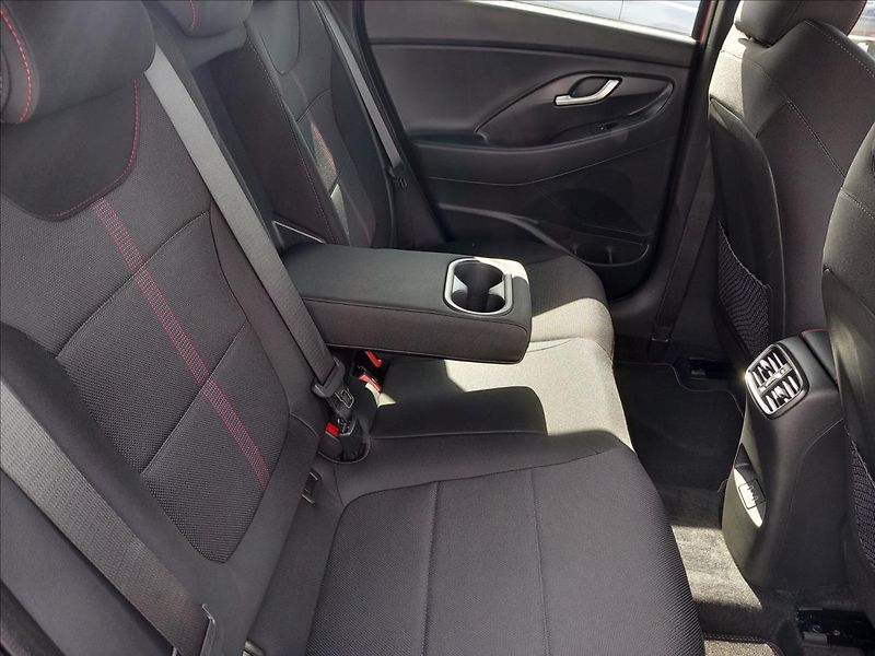 Hyundai i30 1,5 T-GDi N-LINE - fotka 18 z 26