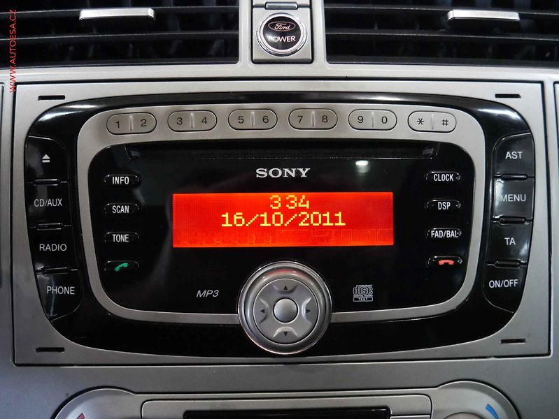 Ford Kuga (2011) 2.0 TDCi 4x4, AC, TZ, park - fotka 14 z 22