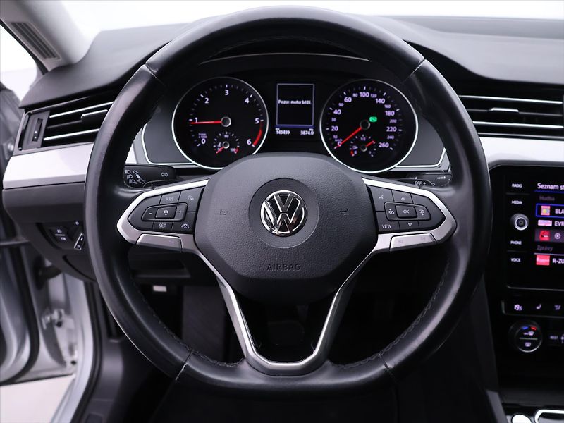 Volkswagen Passat 2,0 TDI 110kW DSG 1.Maj. DPH - fotka 19 z 39