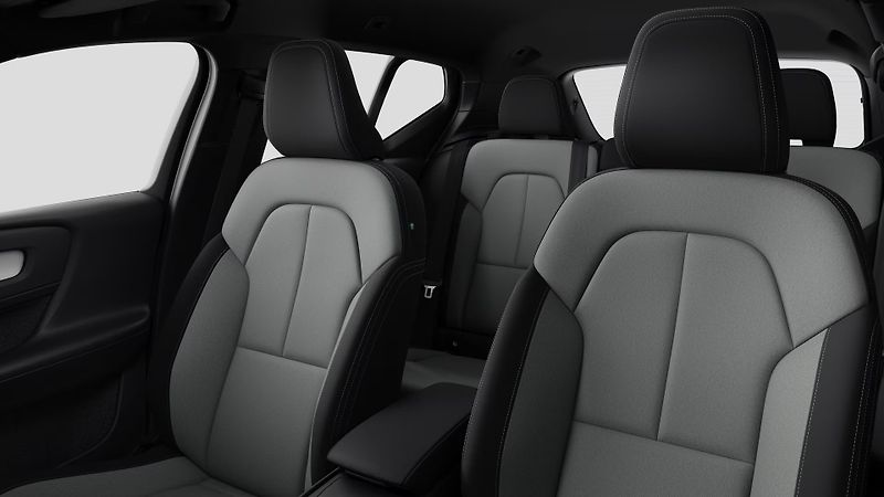 Volvo XC40 (2026) PLUS BLACK EDITION, B4 FWD, 14 - fotka 2 z 6