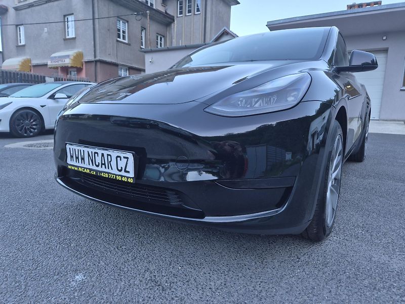 Tesla Model Y RWD 220kw 19ALU SOH 95% - fotka 47 z 49