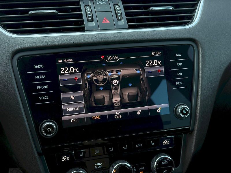 Škoda Octavia (2018) Combi 1.4 TSI 110 kW L&K - fotka 19 z 21