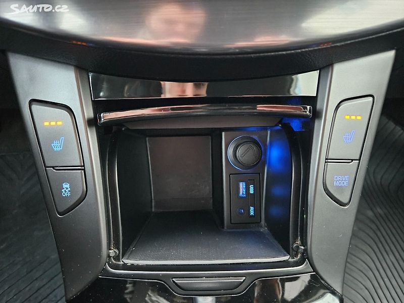 Hyundai i40 100kW VÝHŘEV KAMER DPH - fotka 18 z 44