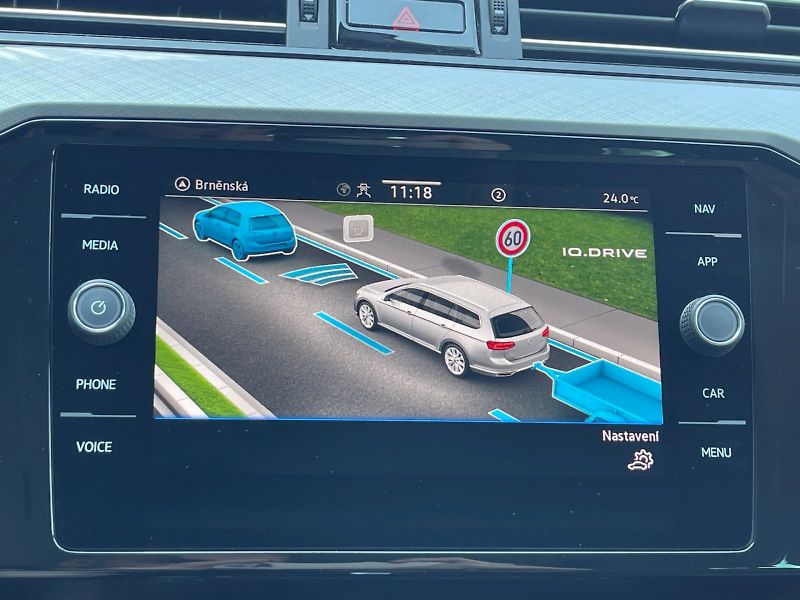 Volkswagen Passat (2023) 2.0TDI 110kW DSG Business - fotka 14 z 34