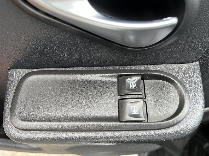 Dacia Duster 1.5DCi 4x4 ČR 1.MAJ. odp. DPH - fotka 12 z 36