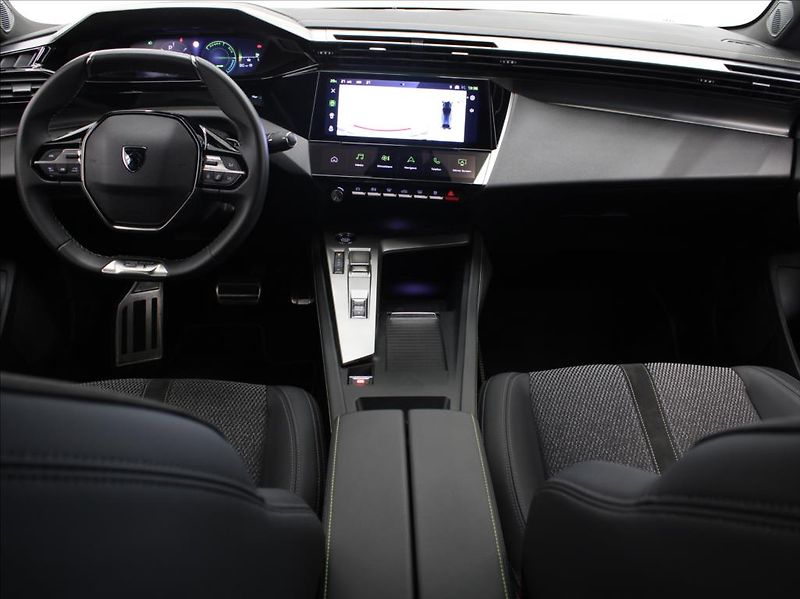 Peugeot 408 1,2 Hybrid 145k. GT-line 32tkm - fotka 8 z 24