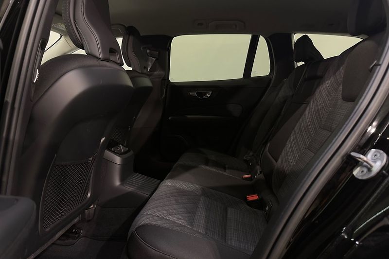 Volvo V60 Recharge T6 AWD Core Taž Kam - fotka 20 z 22