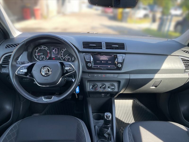 Škoda Fabia 1,0 TSI Ambition - fotka 9 z 11