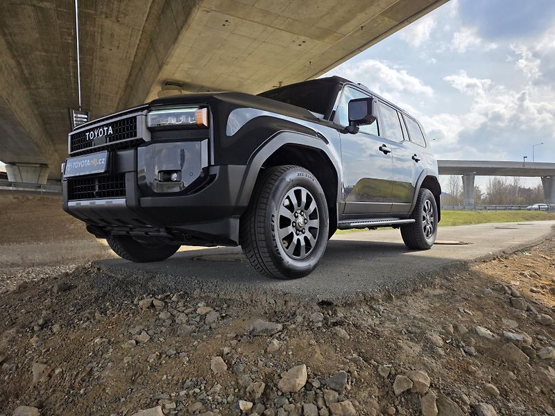 Toyota Land Cruiser 2.8-INVINCIBLE-ZÁRUKA-DPH - fotka 40 z 77