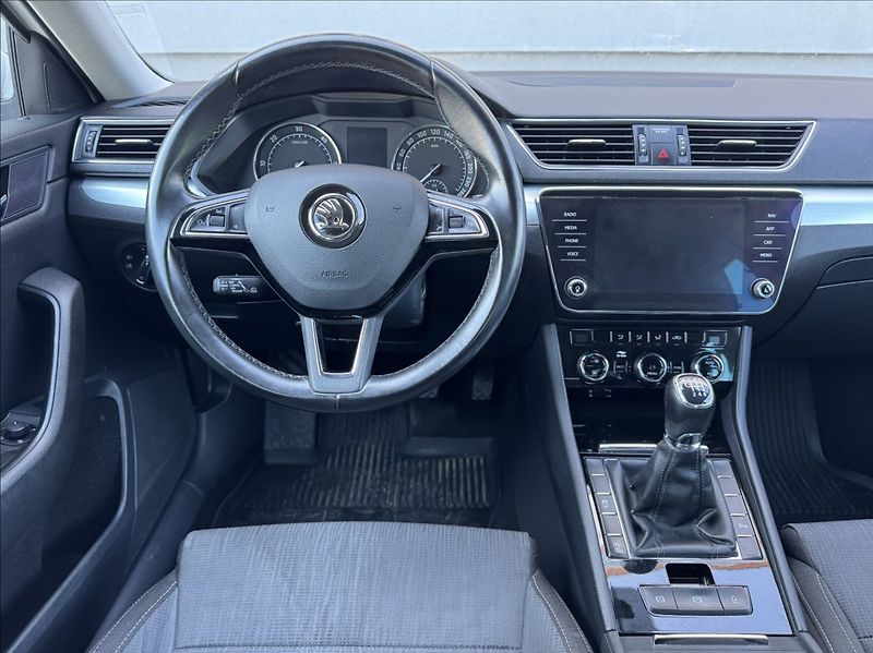 Škoda Superb 2,0 TDI 140kW ACC - fotka 27 z 50