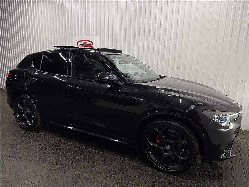 Alfa Romeo Stelvio VELOCE 154kW Q4 PANO H&K R21 - fotka 11 z 42