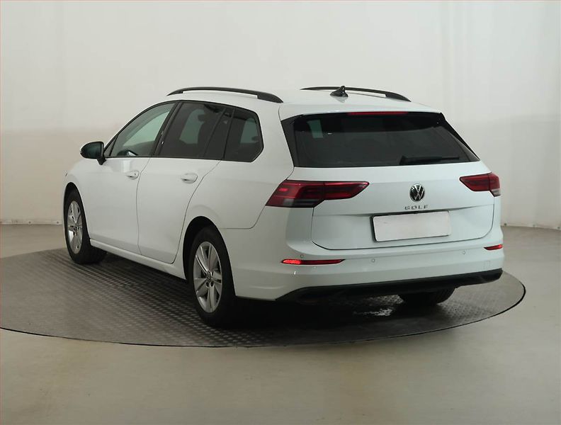 Volkswagen Golf (2021) Life 1.5 TSI, Serv.kniha - fotka 4 z 13