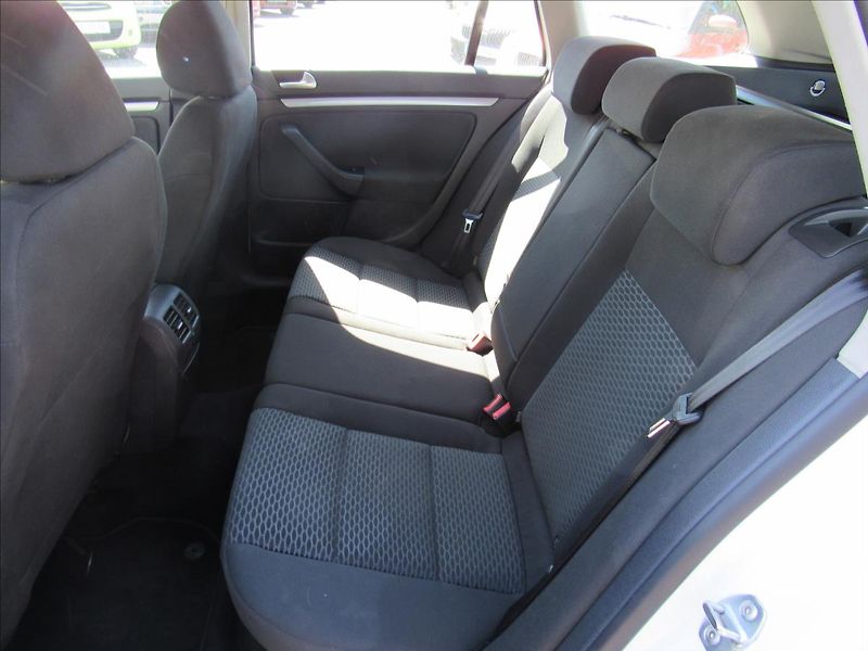 Volkswagen Golf 1,6 TDi 77kW Variant - fotka 10 z 29