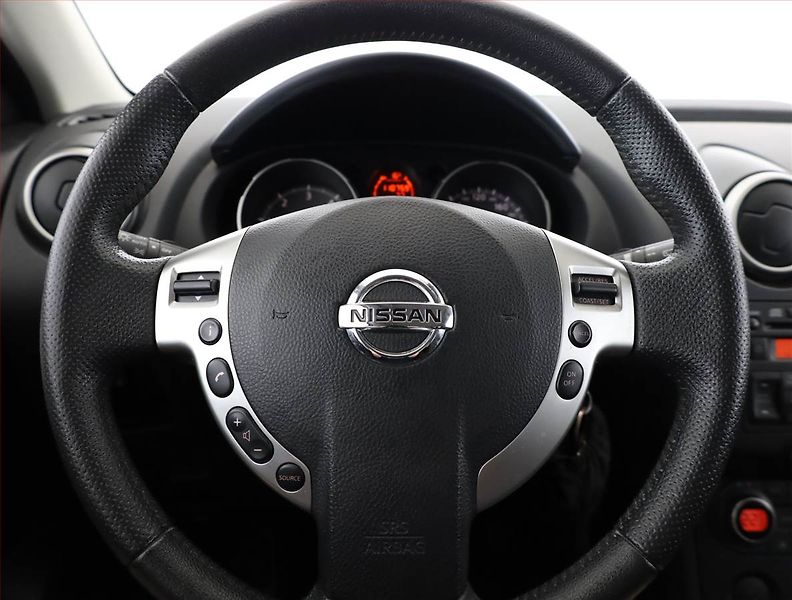 Nissan Qashqai (2009) 2.0 dCi, 7 míst, ČR,1.maj - fotka 8 z 17