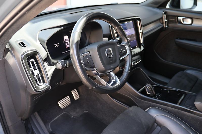 Volvo XC40 (2021) Recharge Pro, Twin motor (AWD) - fotka 12 z 25