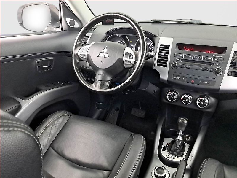 Mitsubishi Outlander (2011) 2.2 DI-D, 4X4, Automat - fotka 7 z 22