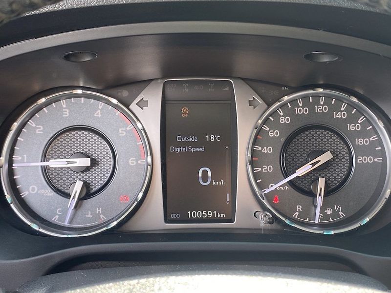 Toyota Hilux 2.8D, ČR, Active, 4x4, DPH - fotka 14 z 30