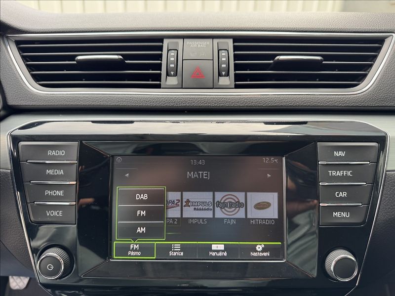 Škoda Superb 1,6 TDI Navi TZ park. kamera - fotka 37 z 50