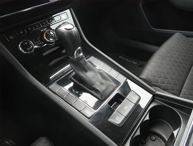 Škoda Superb (2018) 2.0 TDI, Automat, Serv.kniha - fotka 13 z 22