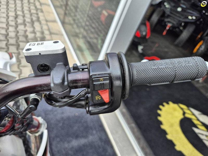AJP PR5 250 Enduro (2014) 2014) – 1630 km, STK do 2028 - fotka 18 z 20