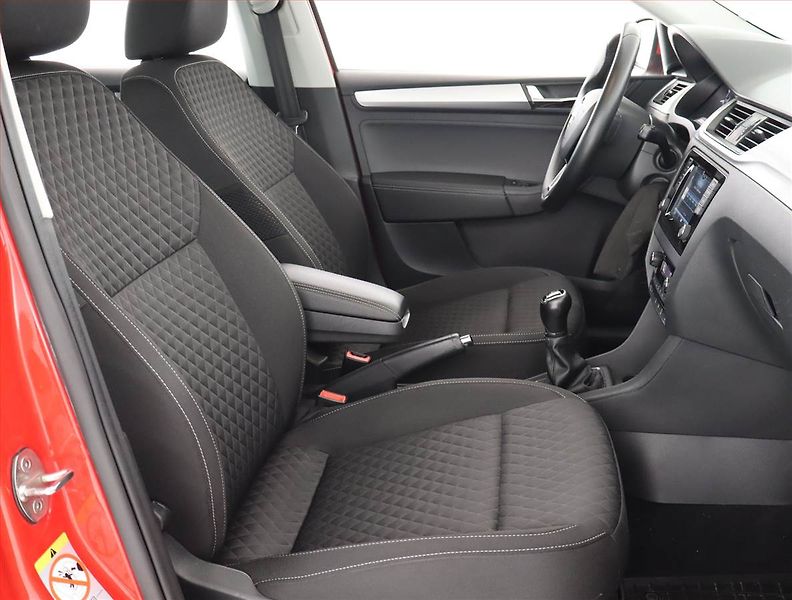 Škoda Rapid (2017) Spaceback 1.0 TSI, Navi - fotka 9 z 20
