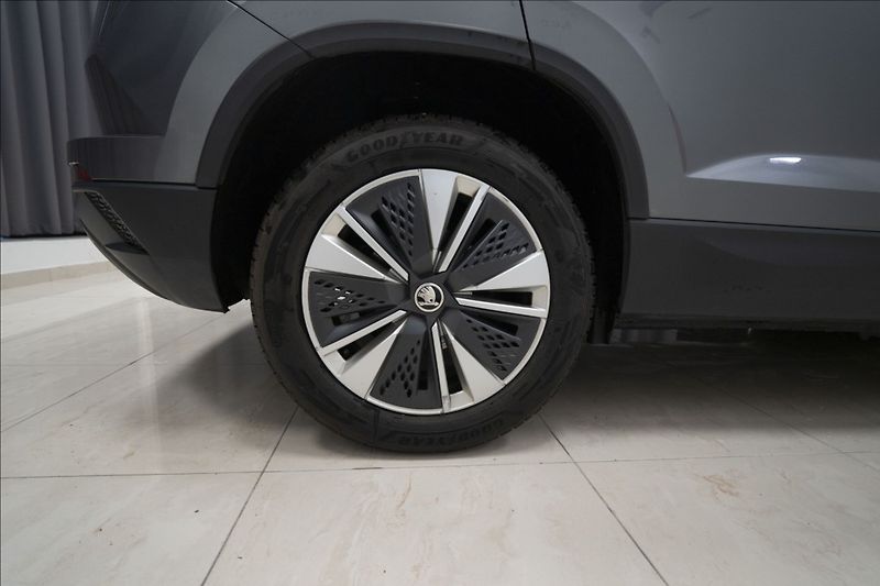 Škoda Karoq 2,0 TDI DSG 4x4 NAVI KAMERA ČR - fotka 37 z 40