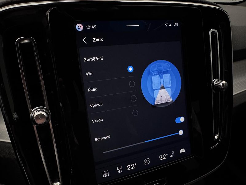 Volvo XC40 B3 DARK PLUS CZ REZERVACE - fotka 41 z 48