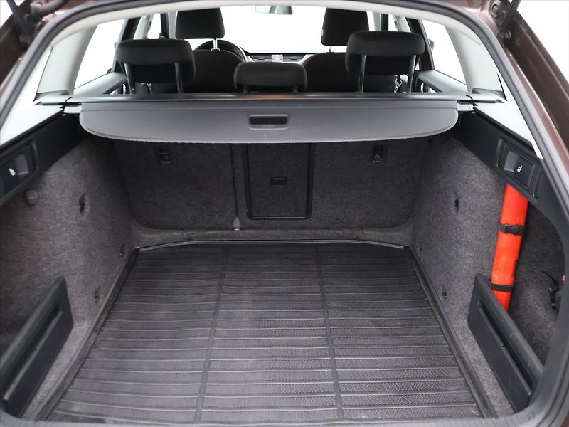 Škoda Octavia 2,0 TDI 110kW CZ Style Kessy - fotka 10 z 30
